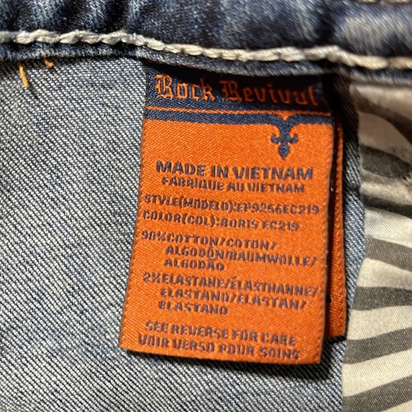 Rock Revival “BORIS” Easy Crop Distressed Denim Jean Size 32x25 - Picture 6 of 12